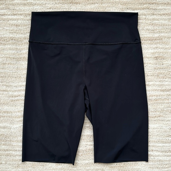Lululemon Train to Beach High-Rise Short 10" Black Size 10 - Picture 1 of 14